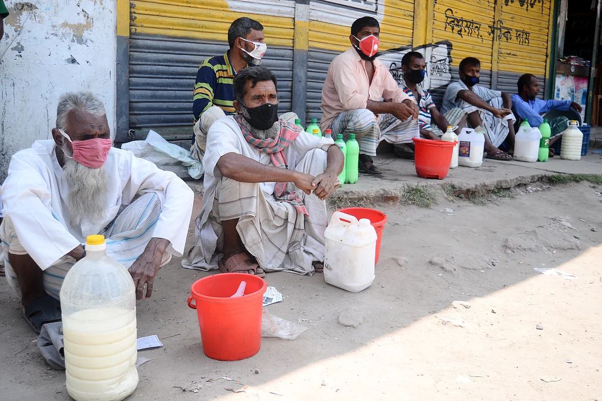Milk farmers wait for customers in Sadar upazila of Pabna.  This photo is taken on 1 April. Photo: Hassan Mahmud