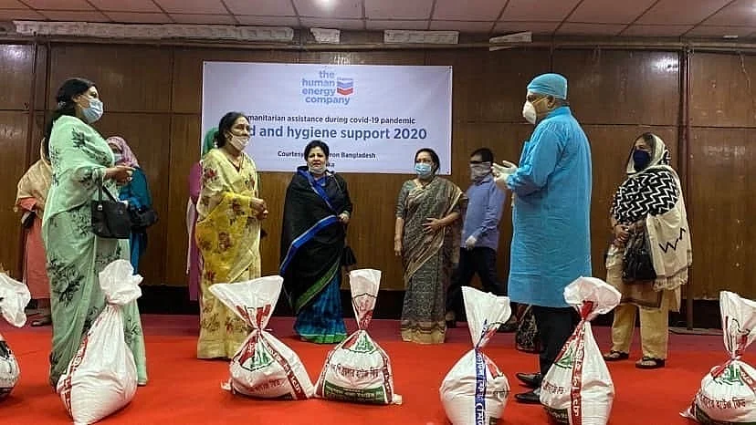 Pictured here on the right is Ismail Chowdhury, Chevron’s Bangladesh corporate affairs director, who handed over the supplies at an event held at the club premises. Also seen are Fyzunnessa Muna, social welfare secretary of Dhaka Ladies Club, and other key school officials.