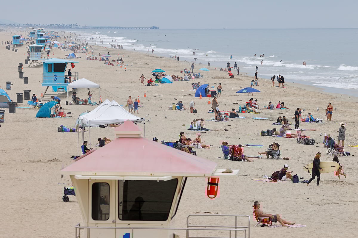 People enjoy the beach as the United States on Thursday passed a total of more than 4 million coronavirus infections during the global outbreak of the coronavirus disease (COVID-19) in Huntington Beach, California, US, on 23 July 2020