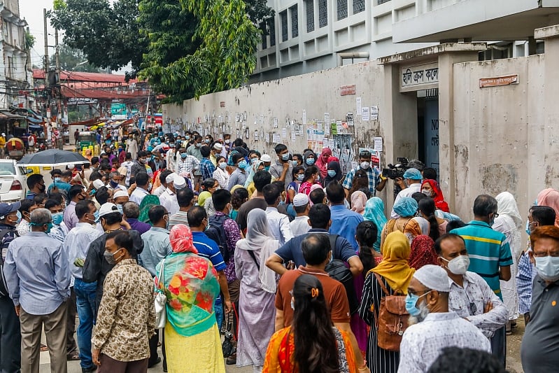 Guardians and parents crowd at college counter to submit fees for the admission in class XI, despite mobile financial service being offered to submit the fees amid novel coronavirus outbreak. Holy Cross College in Dhaka on 28 August 2020.