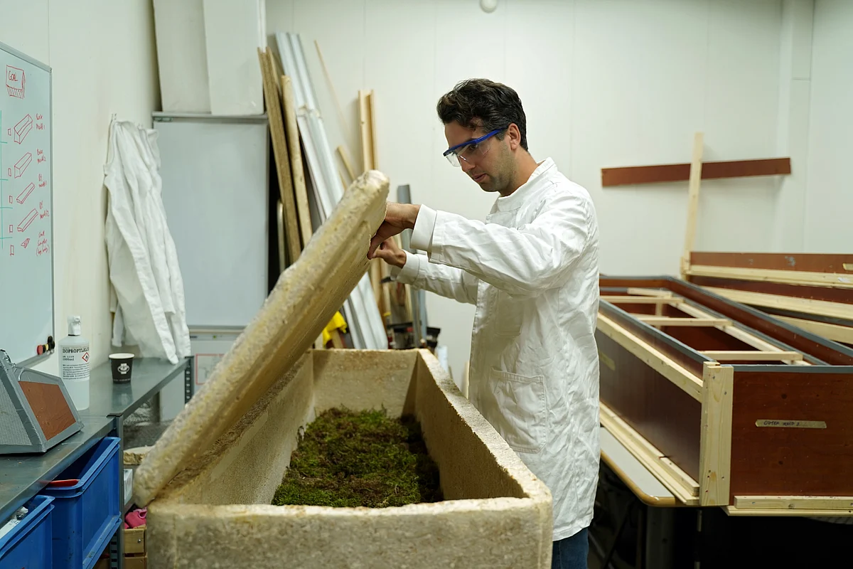 Bob Hendrikx, Innovator & Biodesigner at YES! Delft Incubator of TU laboratory opens a Loop Cocoon, a living coffin made of mycelium, in Delft Netherlands 21 September 2020.