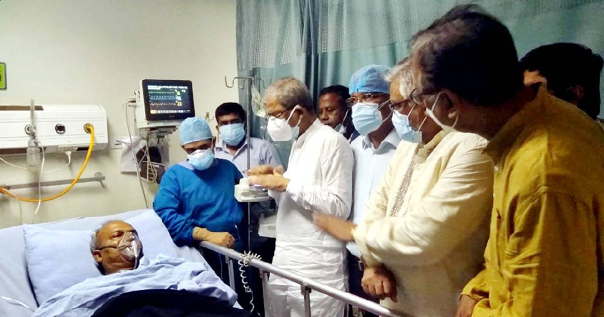 BNP secretary general and other central leaders meet senior joint secretary general Ruhul Kabir Rizvi at a hospital in Dhaka on 13 October 2020