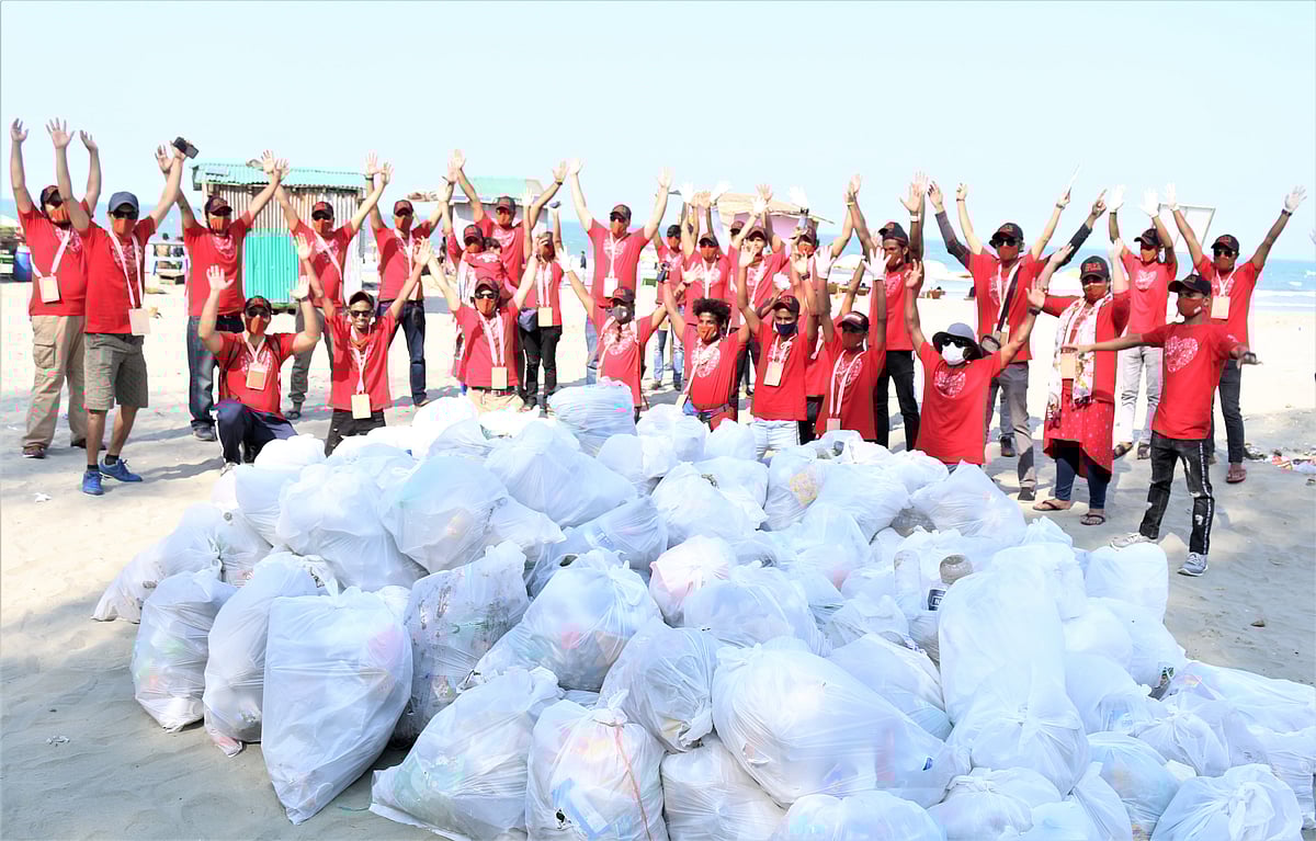 Coca-Cola Bangladesh and Ocean Conservancy’s country coordinator Kewkradong Bangladesh organised 10th Annual International Coastal Cleanup (ICC) at the beach of country’s only coral island Saint Martin’s recently