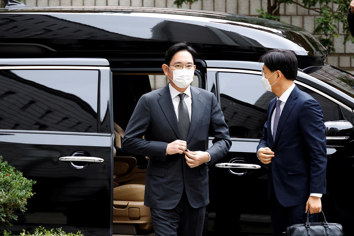 Samsung Group heir Jay Y. Lee arrives at a court in Seoul, South Korea on 9 November
