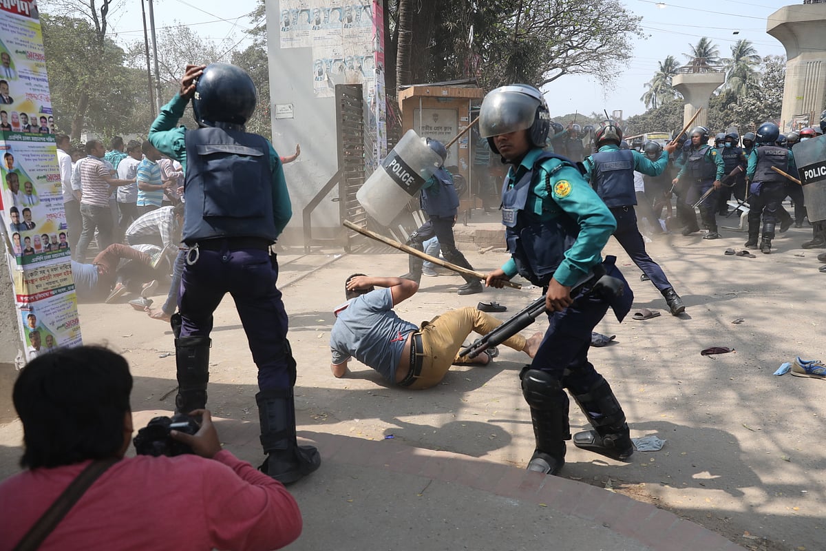 Police charge batons, foil JCD protest rally in Dhaka on 28 February 2021