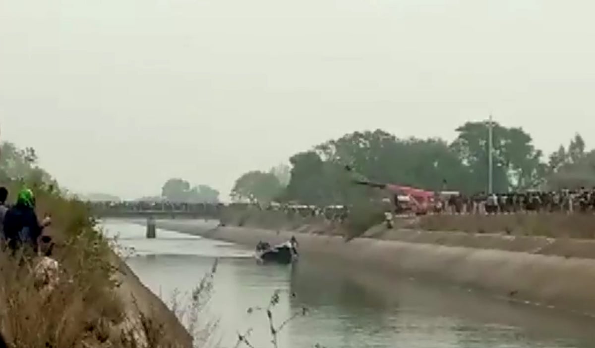 At least 37 dead as Indian bus veers off road into canal | Prothom Alo