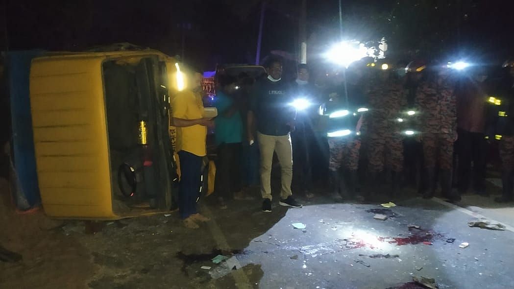 Truck, auto-rickshaw head-on collision kills four in Chattogram