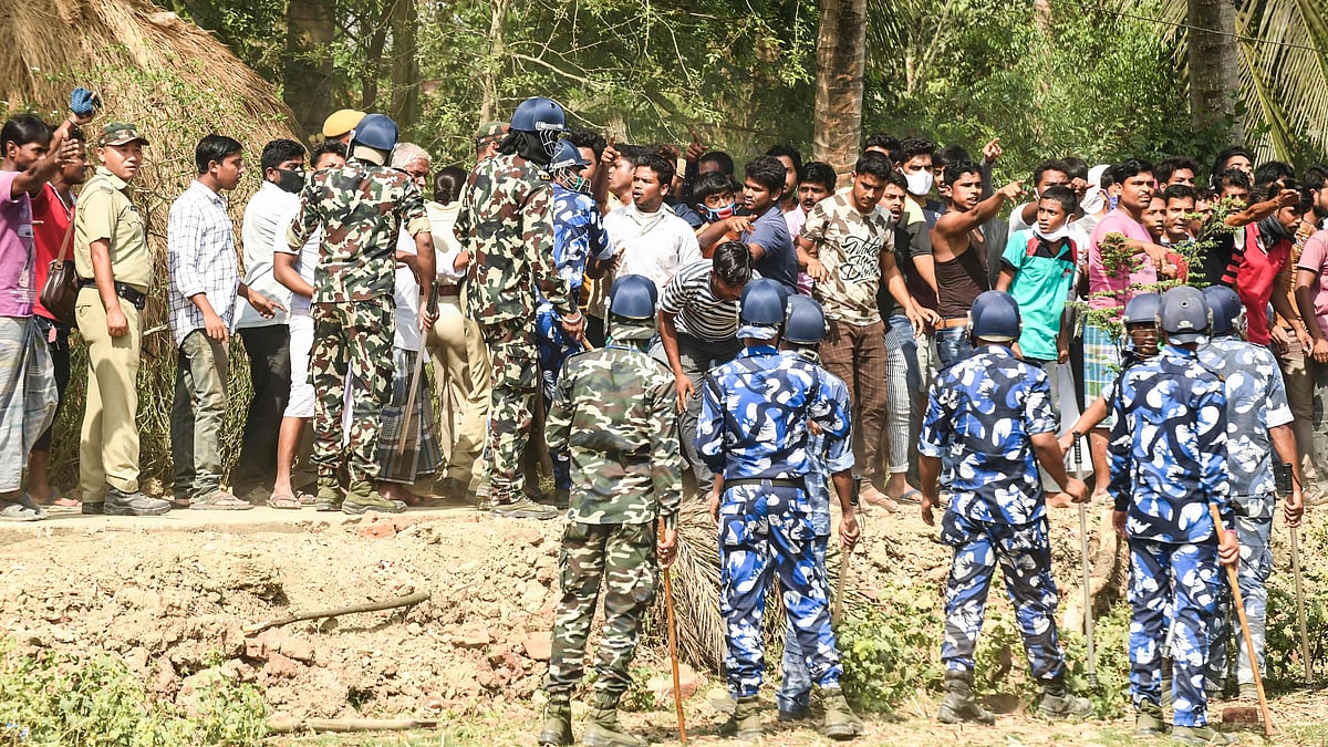 Rapid Action Force (RAF) try to controll All India Trinamool Congress party supporters shouting against Bharatiya Janata Party (BJP) supporters as West Bengal's Chief Minister Mamata Banerjee (not pictured) enters inside a polling station during the second phase of West Bengal's legislative elections in Nandigram on 1 April 2021