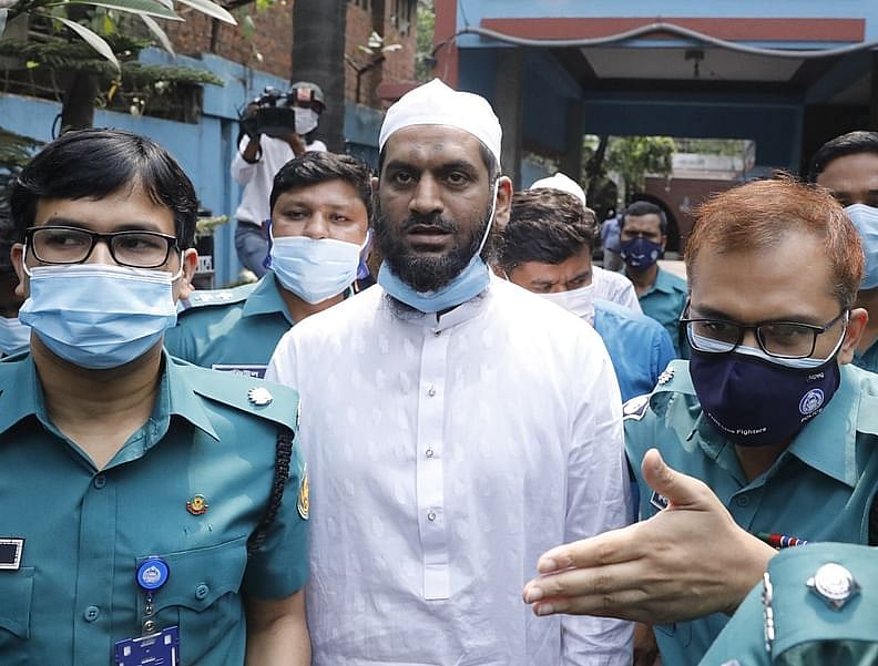 Hefazat leader Mamunul Haque has been taken to Tejgaon police station