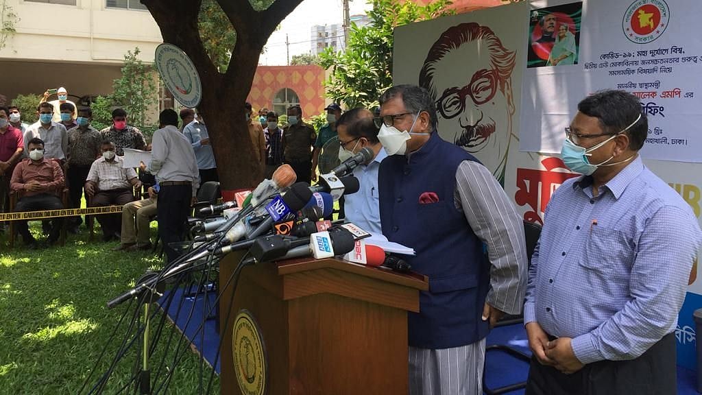 Health minister Zahid Maleque talks to media during a press briefing on the premises of Bangladesh College of Physicians and Surgeons, Dhaka on 27 April 2021