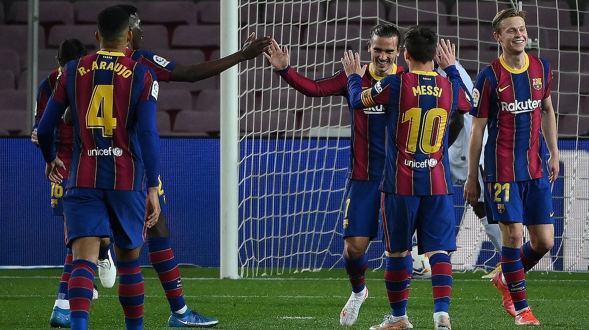 Barcelona's French midfielder Antoine Griezmann (C) celebrates with teammates after scoring a goal during the Spanish League football match between Barcelona and Getafe at the Camp Nou stadium in Barcelona on 22 April 2021