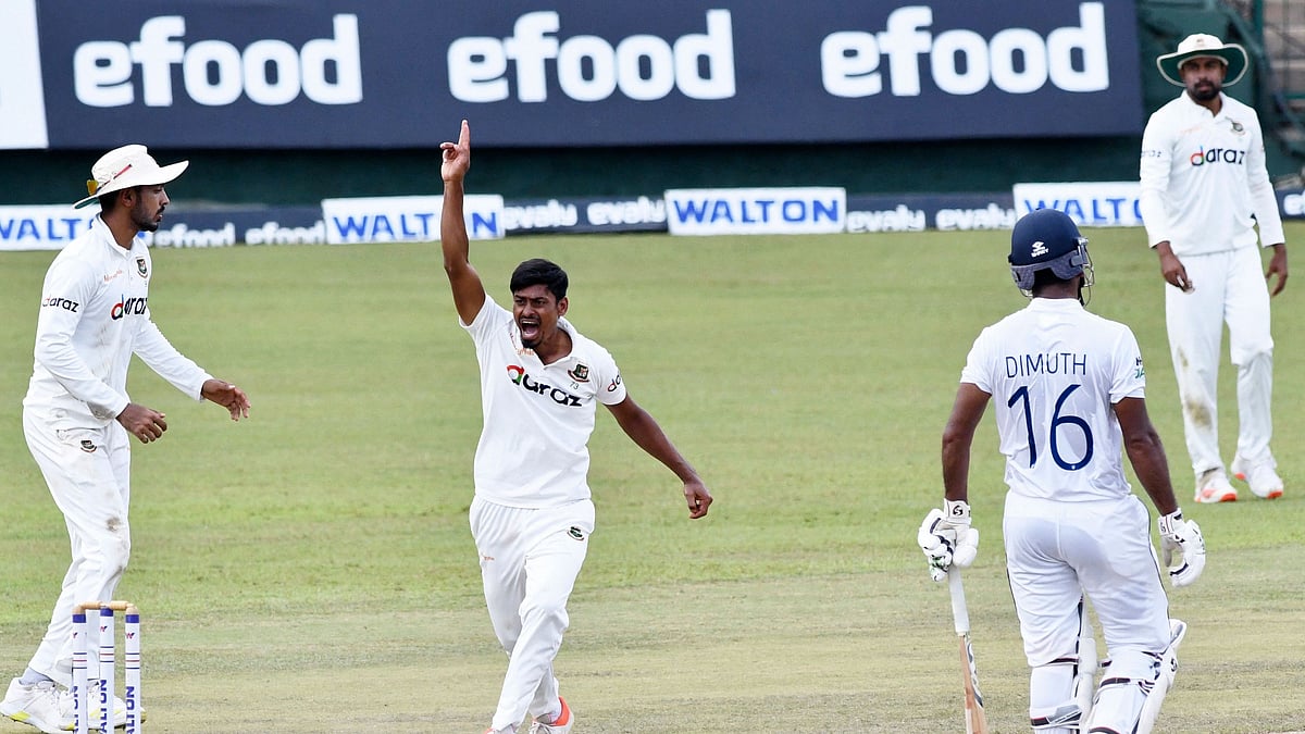 Bangladesh's Taijul Islam (2L) unsuccessfully appeals against the wicket of Sri Lanka's Dhananjaya de Silva (not pictured) during the fourth day of the second and final Test cricket match between Sri Lanka and Bangladesh at the Pallekele International Cricket Stadium in Kandy on 2 May 2021