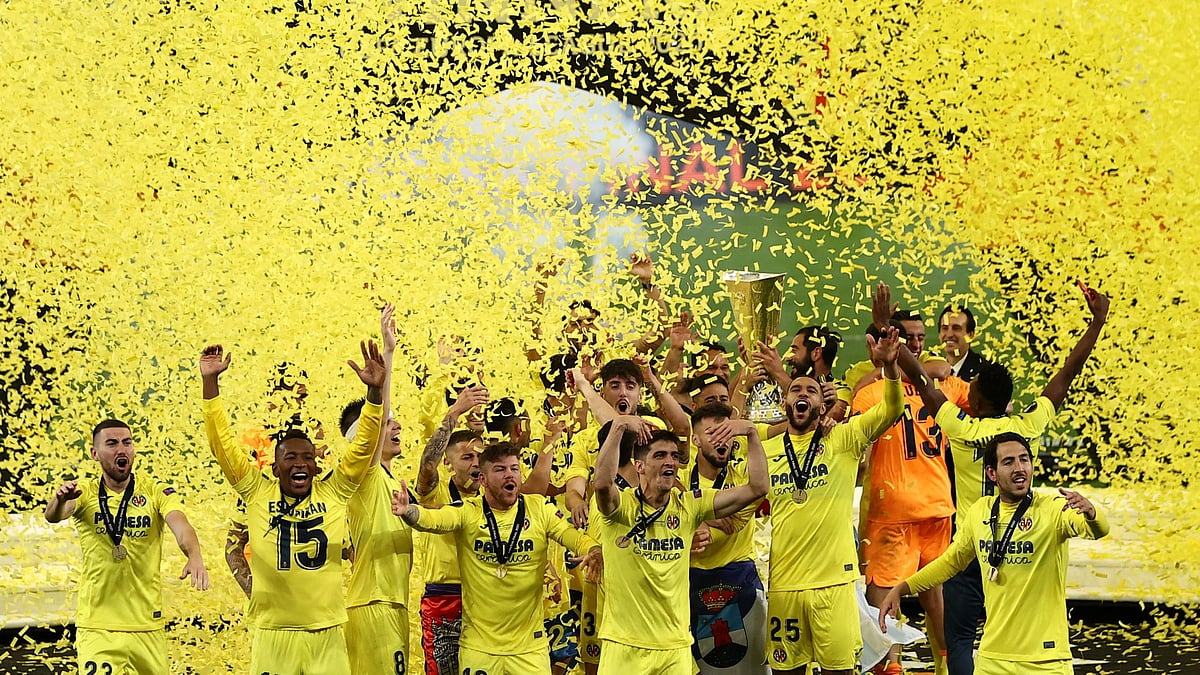 Villarreal players celebrate with the trophy after winning the Europa League Final against Manchester United at Polsat Plus Arena Gdansk, Gdansk, Poland on 26 May 2021