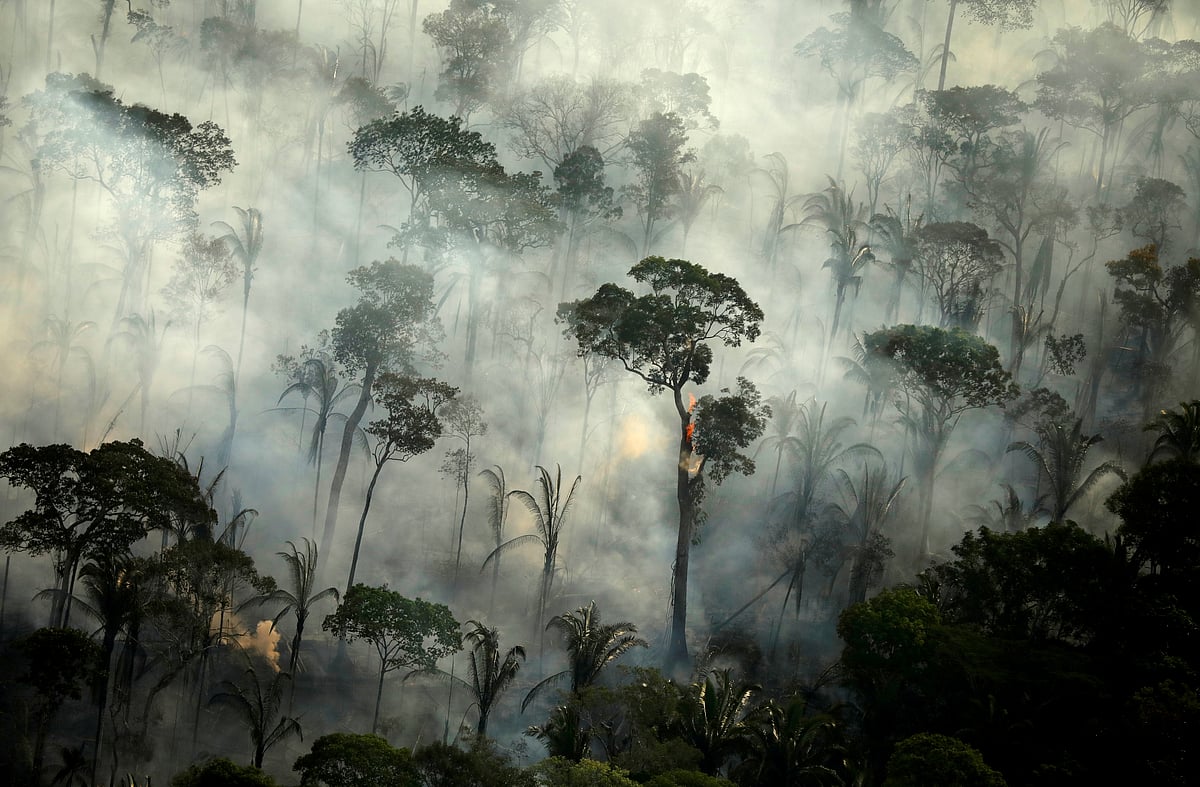 Smoke billows from a fire in an area of the Amazon rainforest near Porto Velho, Rondonia State, Brazil, 10 September, 2019