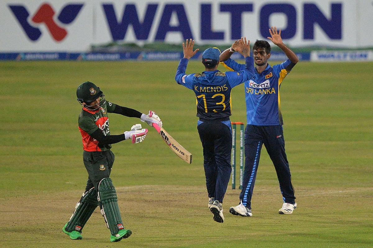 Sri Lanka's Ramesh Mendis (R) celebrates with teammate Kusal Mendis after taking the wicket of Bangladesh's Mushfiqur Rahim (L) during the third and final one-day international (ODI) cricket match between Bangladesh and Sri Lanka at the Sher-e-Bangla National Cricket Stadium in Dhaka on 28 May, 2021
