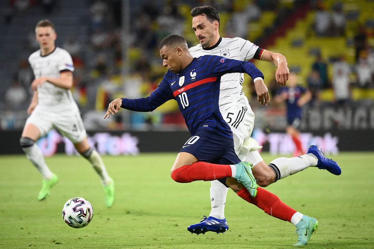 France's forward Kylian Mbappe is marked by Germany's defender Mats Hummels (R) during the UEFA EURO 2020 Group F football match between France and Germany at the Allianz Arena in Munich on 15 June, 2021