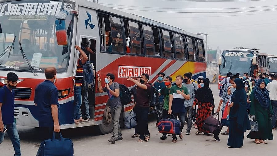 Homebound people await public transport along the Dhaka-Tangail highway at the Chandra intersection of Kaliakoir upazila of Gazipur. They rush forward the moment a bus arrives. 8:30am Monday