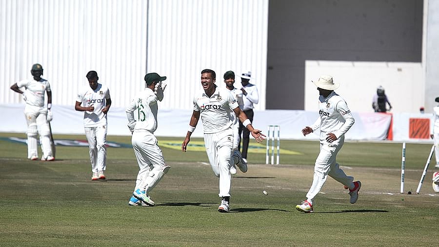 Mehidy and Taskin ripped through the middle-order of Zimbabwe