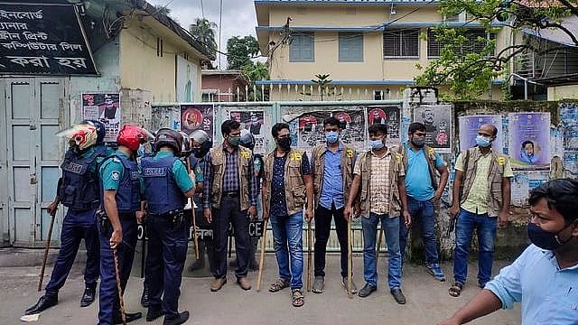 Law enforcers take position in front of Barishal city mayor's residence at Kalibari road, Barishal sadar upazila on 19 August 2021