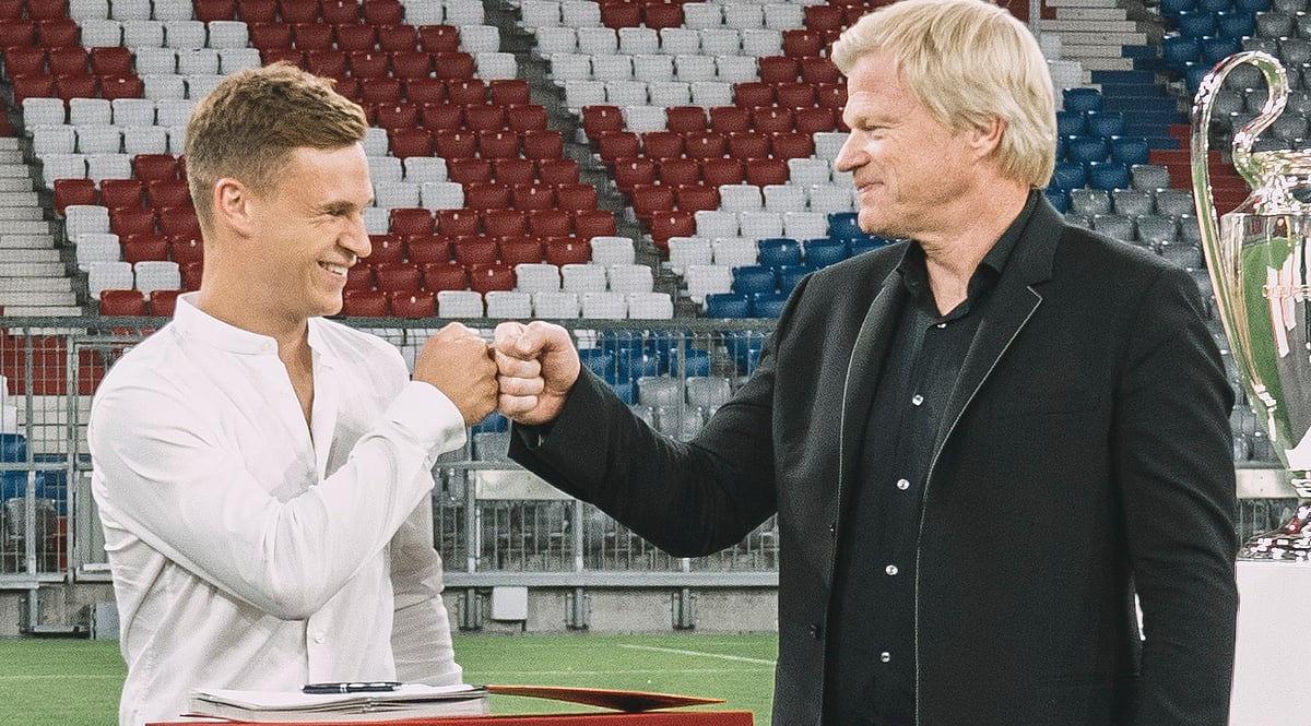 Joshua Kimmich and Bayern Munich sporting director Oliver Kahn posed after the contract extension was signed at Allianz Arena, in Munich, Germany on 23 August, 2021
