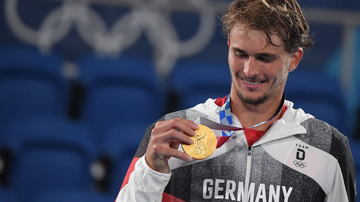 Gold medallist Germany's Alexander Zverev poses with his medal during the Tokyo 2020 Olympic men's singles tennis medal ceremony at the Ariake Tennis Park in Tokyo on 1 August 2021.