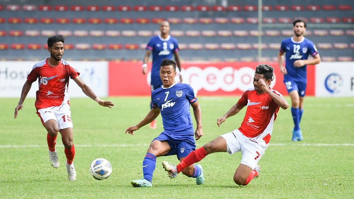 Players of Bashundhara Kings and Bengaluru FC vie for the ball on 21 August 2021