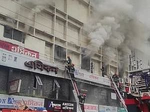 Banani building fire under control | Prothom Alo