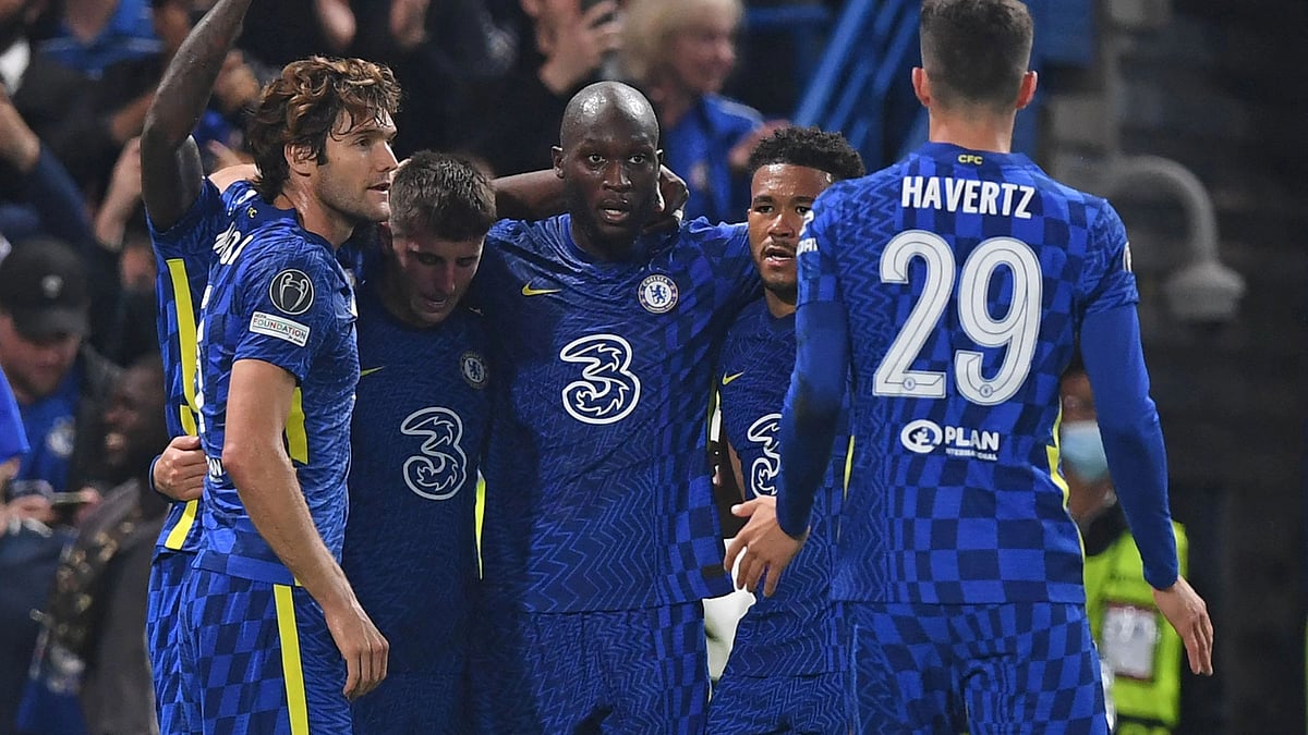 Chelsea's Belgian striker Romelu Lukaku (C) celebrates with teammates after scoring the opening goal of the UEFA Champions League Group H football match between Chelsea and Zenit St Petersburg at Stamford Bridge in London on 14 September, 2021
