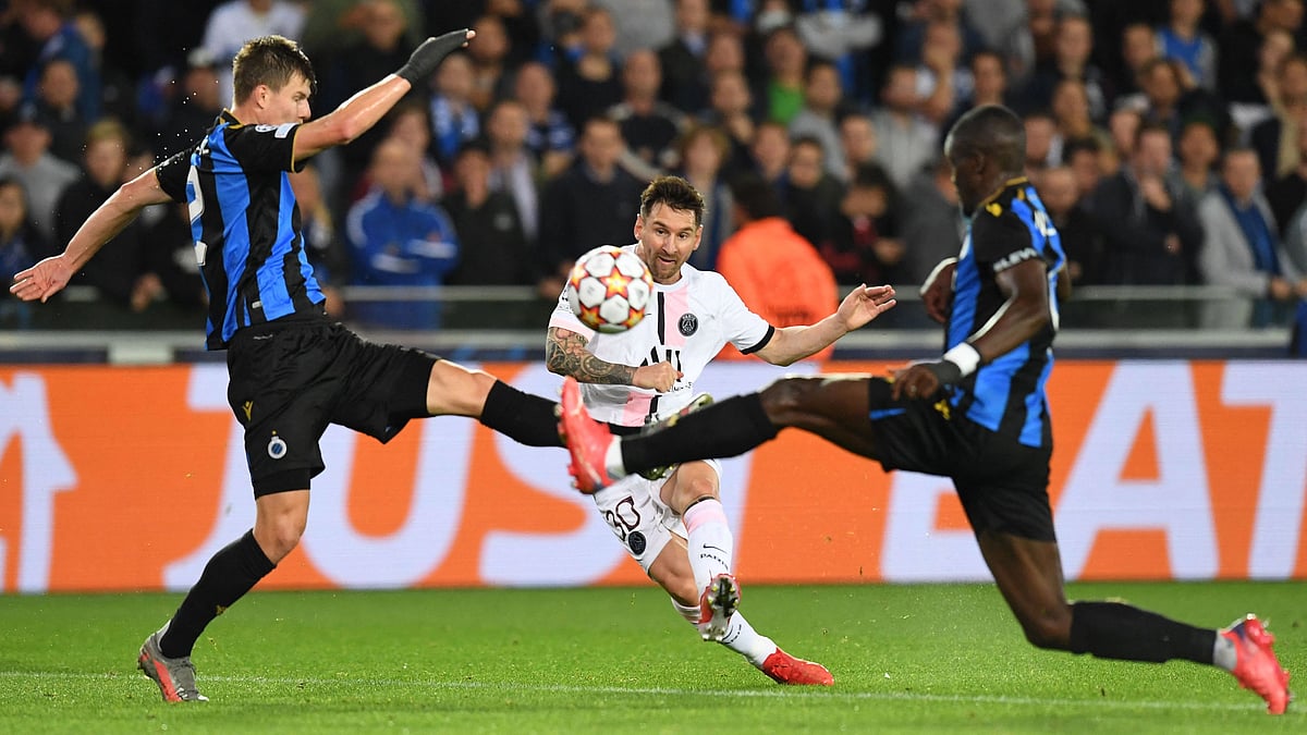 Paris Saint-Germain's Argentinian forward Lionel Messi (C) fights for the ball during the UEFA Champions League Group A football match Club Brugge against Paris Saint-Germain (PSG) at Jan Breydel Stadium in Bruges, on 15 September 2021