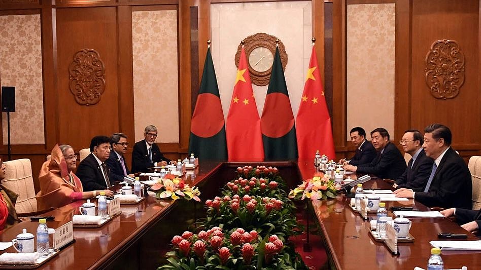 Bangladesh prime minister Sheikh Hasina (2nd L) leads Bangladesh delegation in a discussion with China delegation lead by president Xi Jinping (2nd R) at Diaoyutai State Guest House in Beijing, China