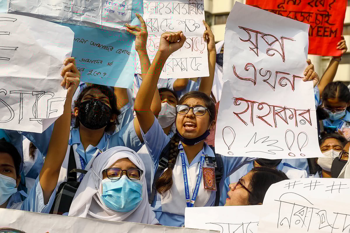Students of Vikarunnisa Noon School and College demonstrate in Dhaka’s Shantinagar and Kakrail area on 25 November 2021, demanding safe road and protesting the death of Naim Hossain, a student of Notre Dame College, in a road crash.