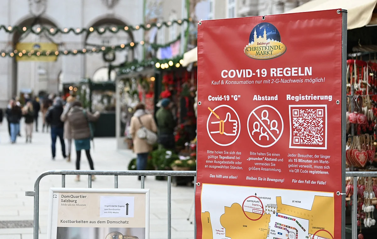 A sign displays rules for a visit of the christmas market amid the novel coronavirus COVID-19 pandemic in Salzburg, on 19 November, 2021