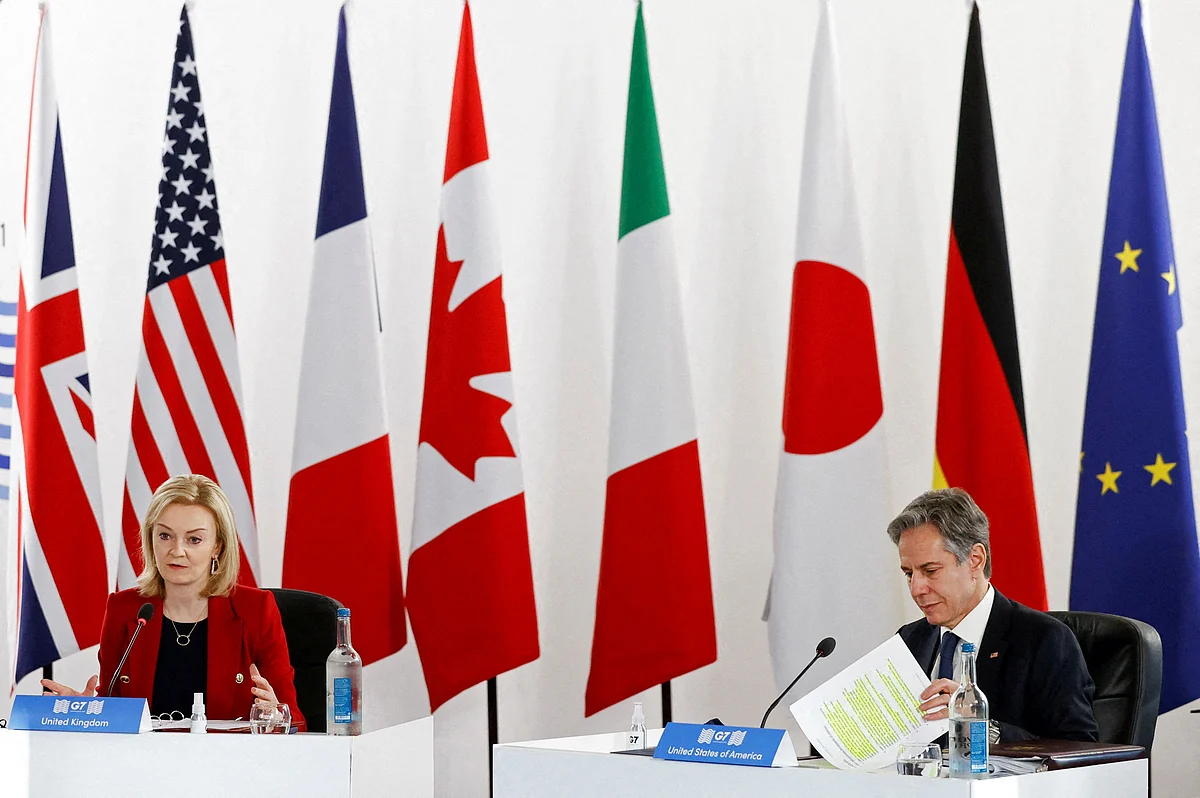 Britain's Foreign Secretary Liz Truss (L) and US Secretary of State Antony Blinken (R) attend a G7 Foreign and Development Ministers Session with Guest Countries and ASEAN Nations in Liverpool, north-west England on 12 December, 2021