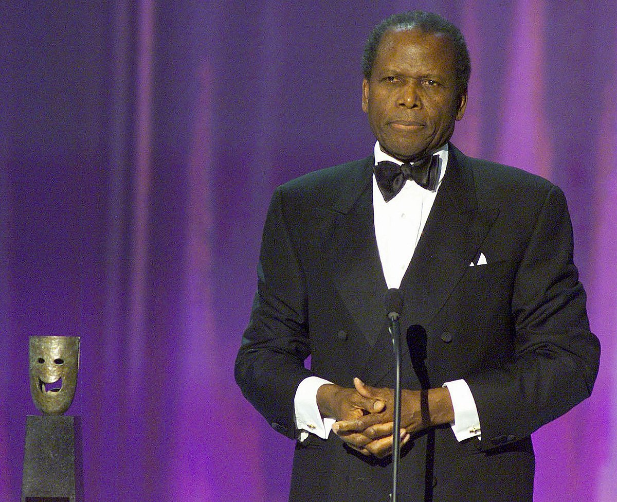 In this file photo taken on 11 March, 2000, US actor Sidney Poitier receives a standing ovation as he receives the Life Achievement Award at the Sixth Annual Screen Actors Guild Awards in Los Angeles