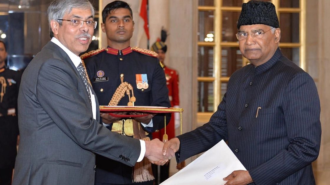 Bangladesh High Commissioner to India Muhammad Imran (L) submits his credentials to Indian president Ram Nath Kovind
