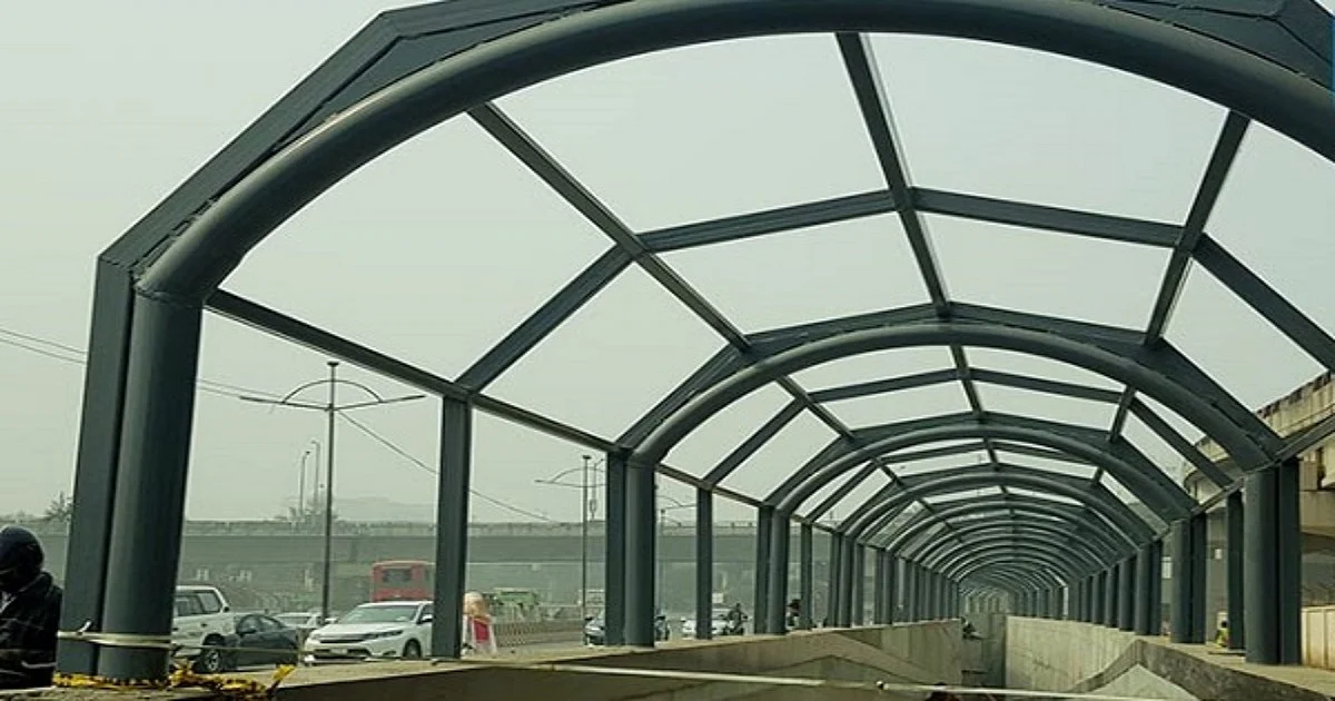 The entrance of the underpass near Ramiz Uddin School & College, Dhaka
