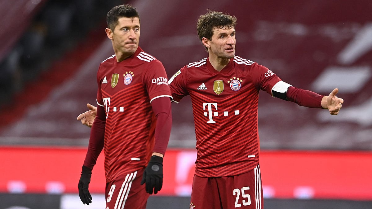Bayern Munich's Polish forward Robert Lewandowski (L) and German forward Thomas Mueller react during the German first division Bundesliga football match against Borussia Moenchengladbach in Munich, southern Germany on 7 January, 2022.