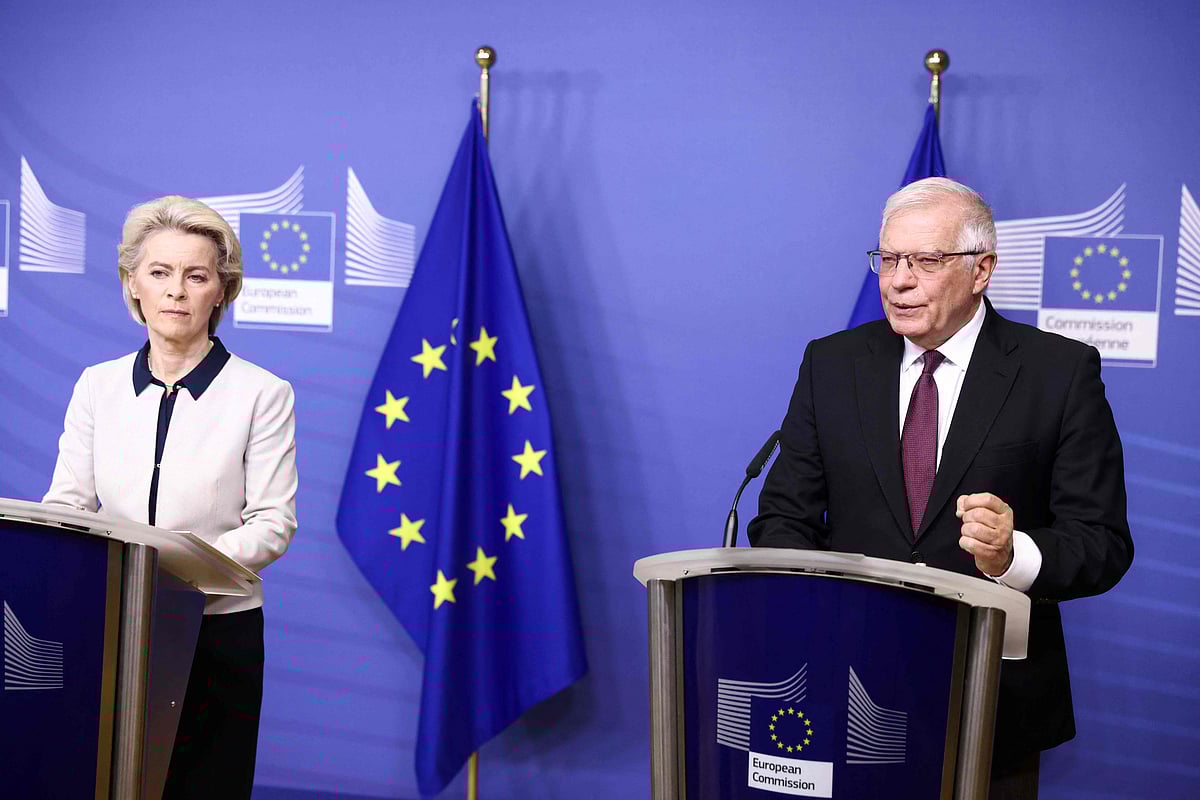 European Commission president Ursula von der Leyen (L) and vice-president in charge of Foreign Policy Josep Borrell (R) give a joint press statement on Russia's attack on Ukraine, in Brussels on 24 February 2022, ahead of a EU special summit called today to "discuss the crisis and further restrictive measures" that "will impose massive and severe consequences on Russia for its actions"