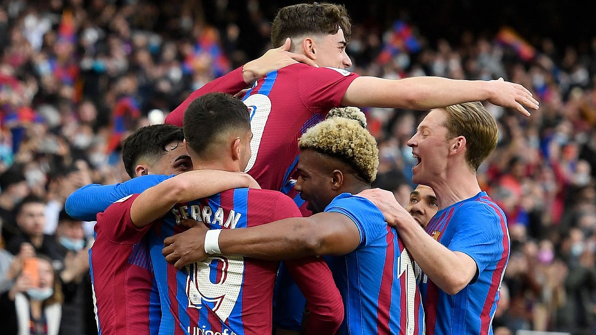 Barcelona's players celebrate after Uruguayan defender Ronald Araujo scored his team's third goal during the Spanish league football match between FC Barcelona and Club Atletico de Madrid at the Camp Nou stadium in Barcelona on 6 February, 2022
