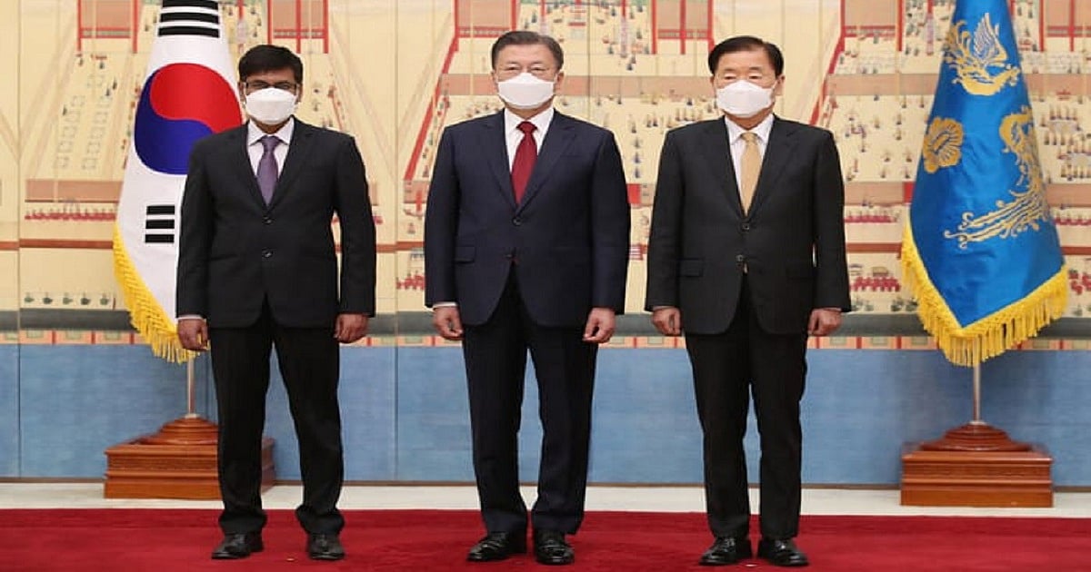 Bangladesh ambassador to South Korea M. Delwar Hossain presents his credentials to Moon Jae-in, president of South Korea at the Blue House, presidential office-cum-residence complex, in Seoul on 4 February 2022