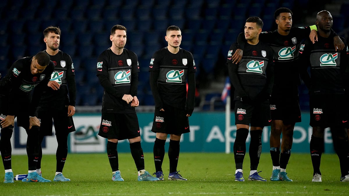 Paris Saint-Germain's players react after losing the penalty shootout of the French Cup football match between Paris Saint-Germain (PSG) and Nice at the Parc des Princes stadium in Paris on 31 January, 2022