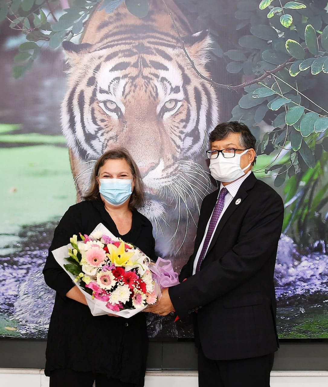 Foreign secretary Masud Bin Momen receives US undersecretary for political affairs Victoria Nuland at Dhaka airport on Saturday afternoon.