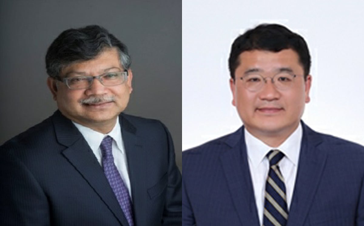 Foreign secretary Masud Bin Momen and South Korea’s vice foreign minister Choi Jong Kun