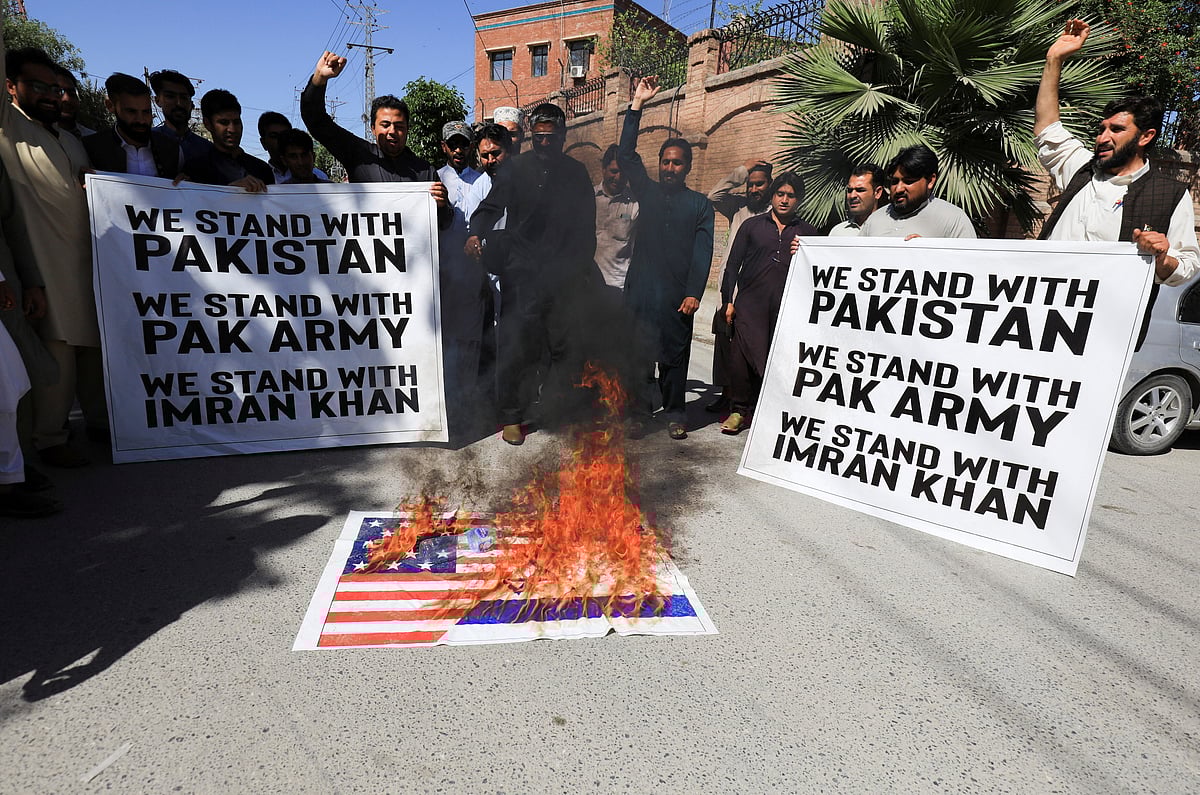 Supporters of the Pakistan Tehreek-e-Insaf (PTI) political party, burn the U.S. flag, accusing the U.S. of plotting to overthrow Pakistani Prime Minister Imran Khan, during a protest in Peshawar, Pakistan, on 1 April 2022