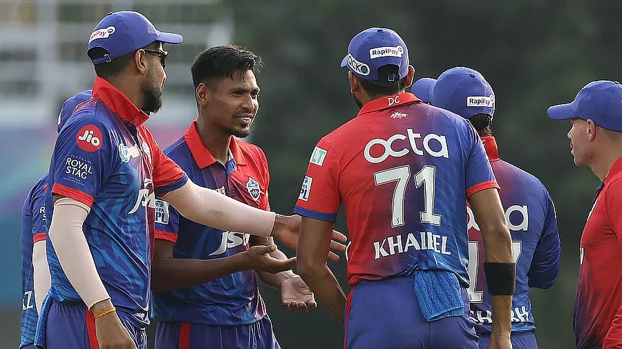 Mustafizur Rahman with his Delhi Capitals teammates