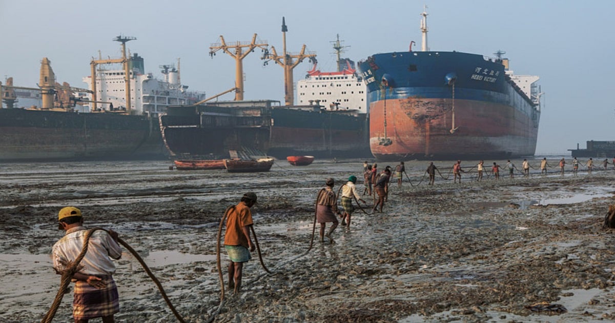 Workers at the Chattogram port