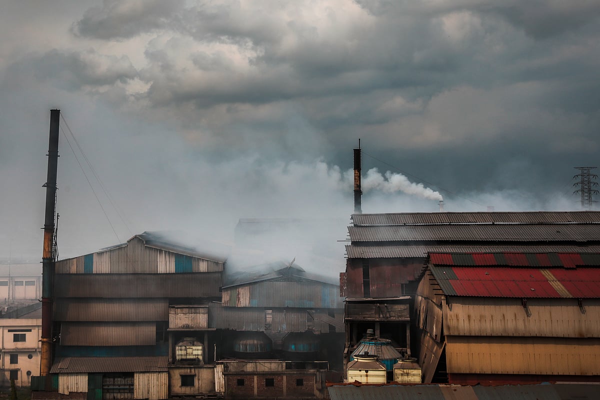 Smoke billows from the industry and pollutes the environment. The picture was taken from Shyampur in Dhaka on 17 May.