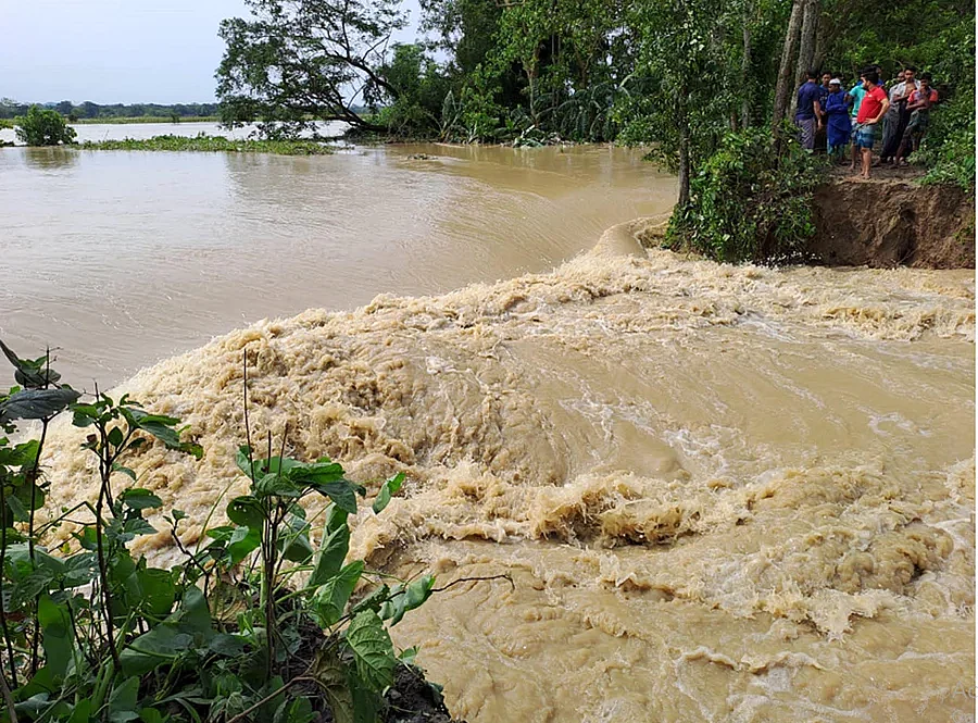 Water is flowing into Surma and Kushiyara rivers in Sylhet through the broken dike. A picture taken at Sylhet's Zakiganj upazilla at 9:00 AM on 20 May, 2022