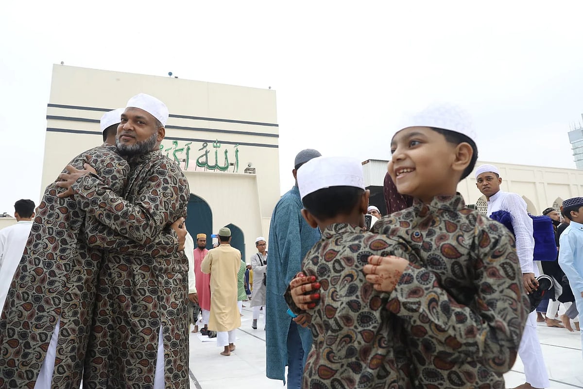 People embracing after offering Eid-ul-Fitr prayers at Baitul Mukarram National Mosque, Dhaka, on 3 May 2022