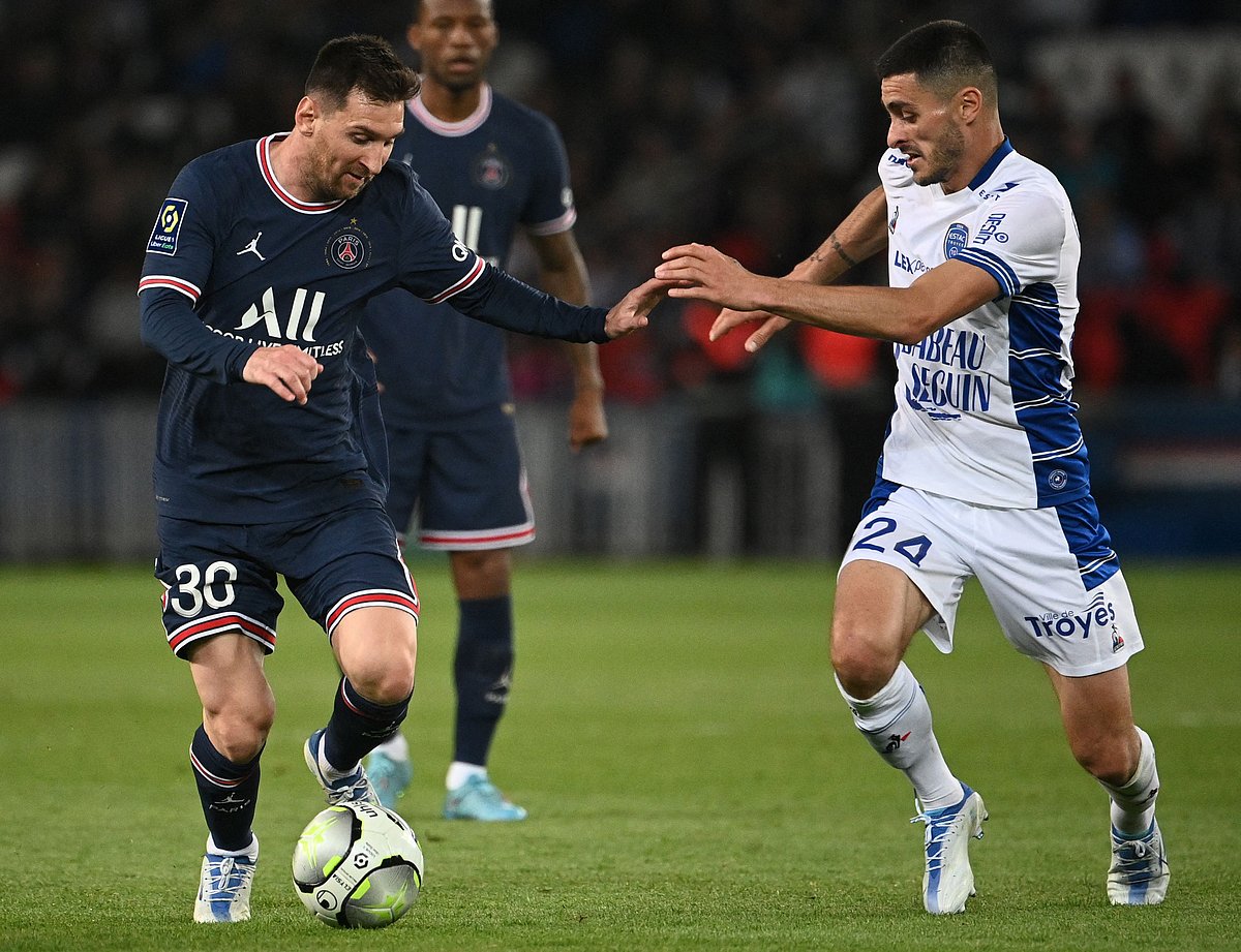 Paris Saint-Germain's Argentinian forward Lionel Messi (L) fights for the ball with Troyes' French midfielder Calvin Bombo (R) during the French L1 football match between Paris-Saint Germain (PSG) and ES Troyes AC at The Parc des Princes Stadium in Paris on 8 May, 2022